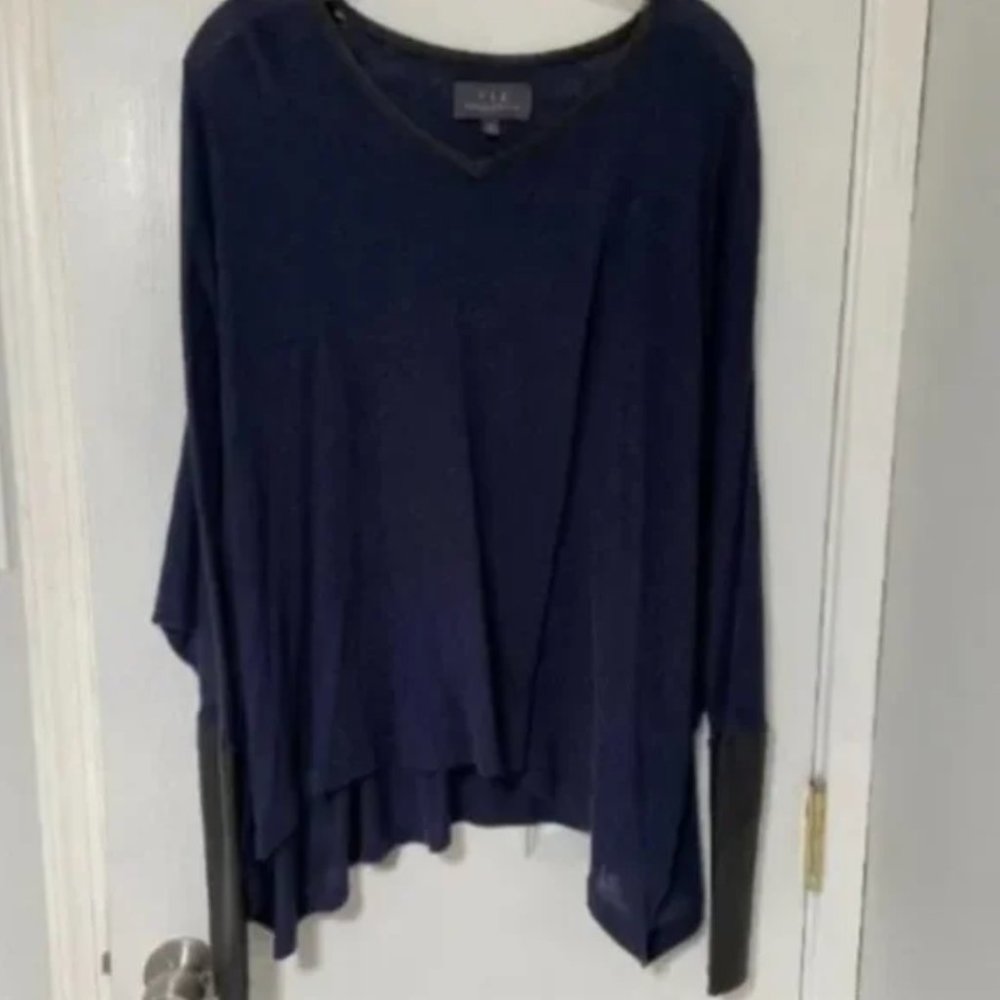 PJK Patterson J. Kincaid Navy Top with Leather Trimmings Size Medium